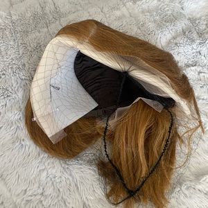 Wig light brown with highlights